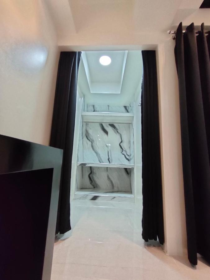 מנילה Burgundy Mckinley Place Service Apartment מראה חיצוני תמונה