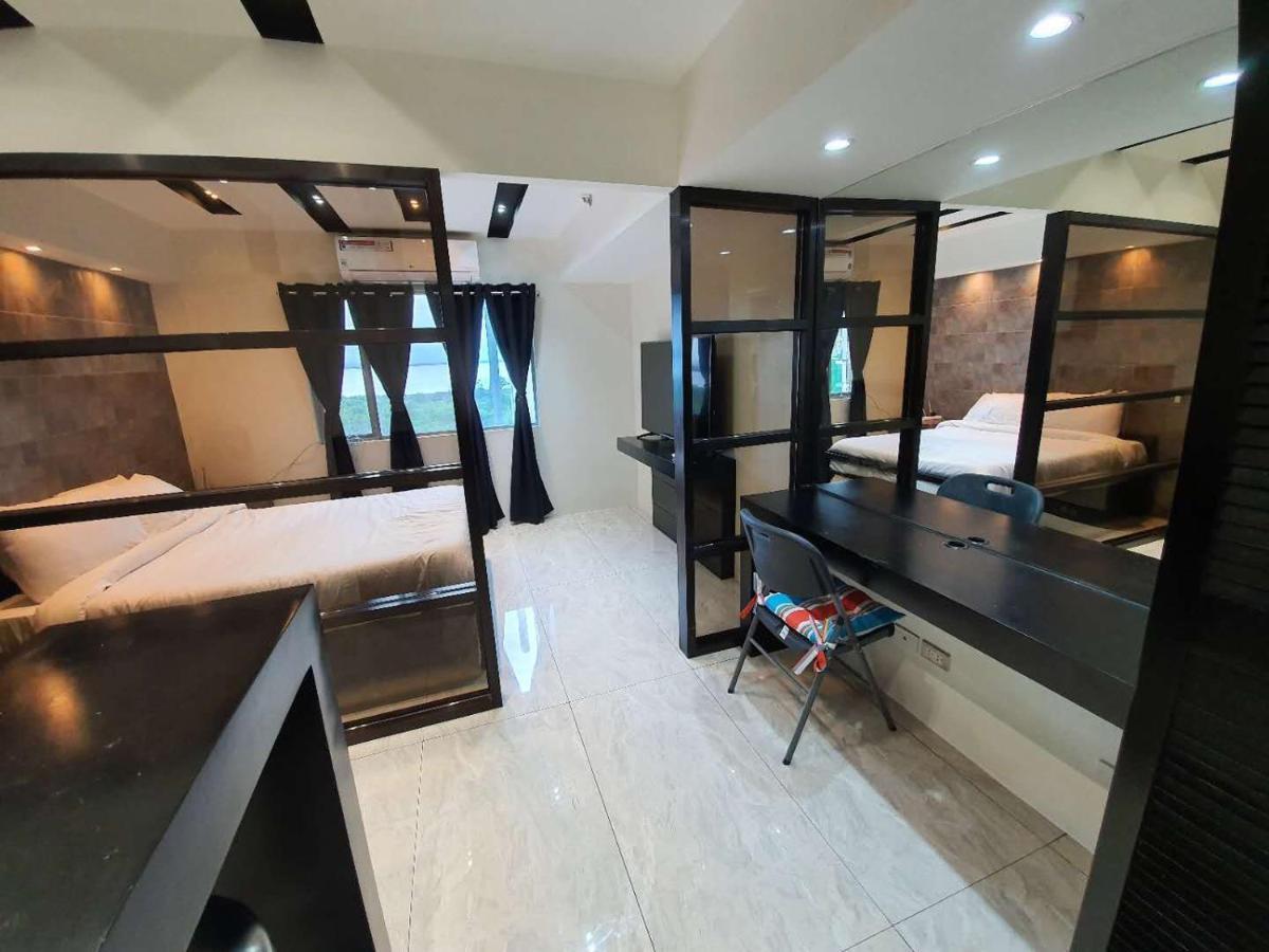 מנילה Burgundy Mckinley Place Service Apartment מראה חיצוני תמונה