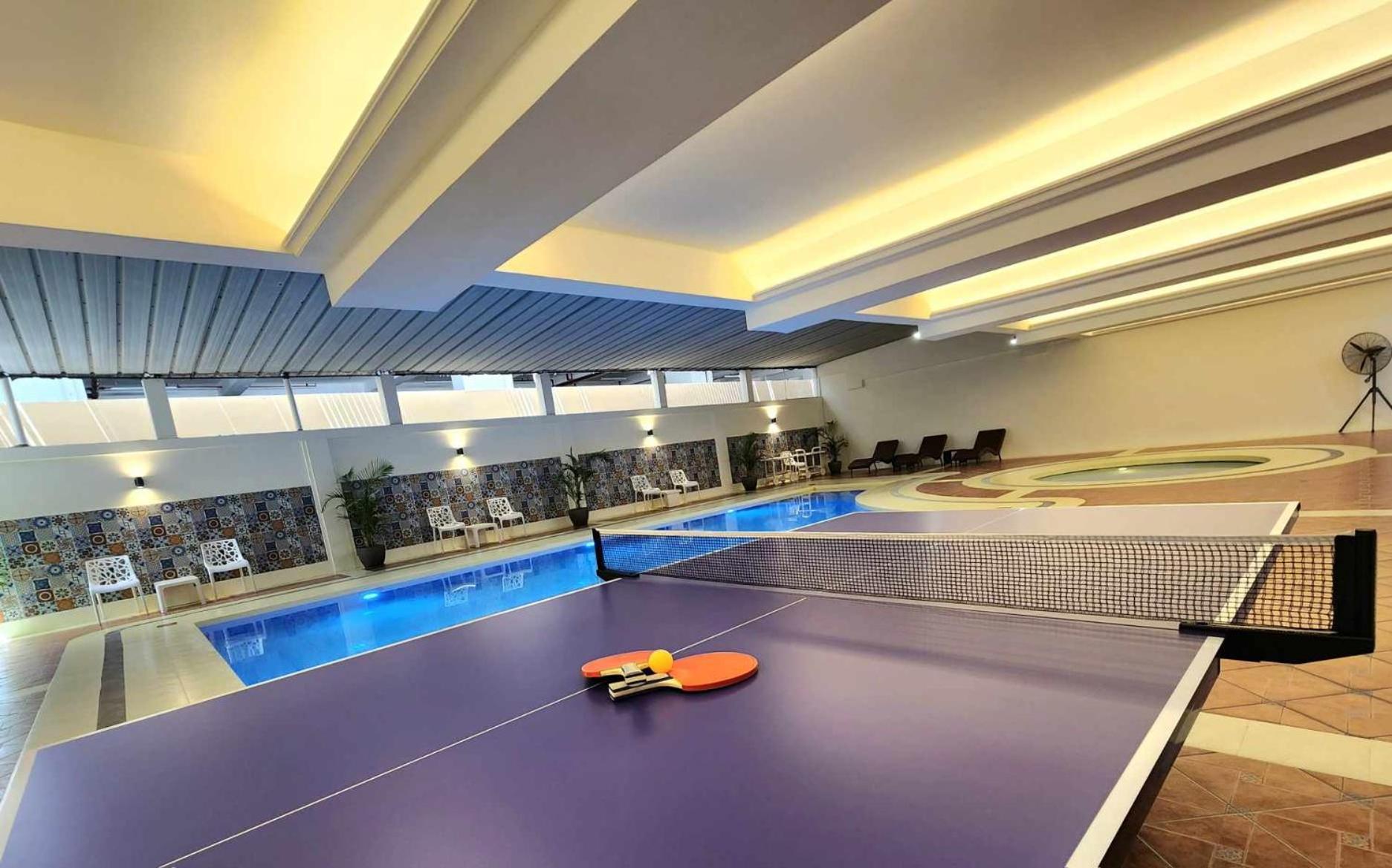 מנילה Burgundy Mckinley Place Service Apartment מראה חיצוני תמונה