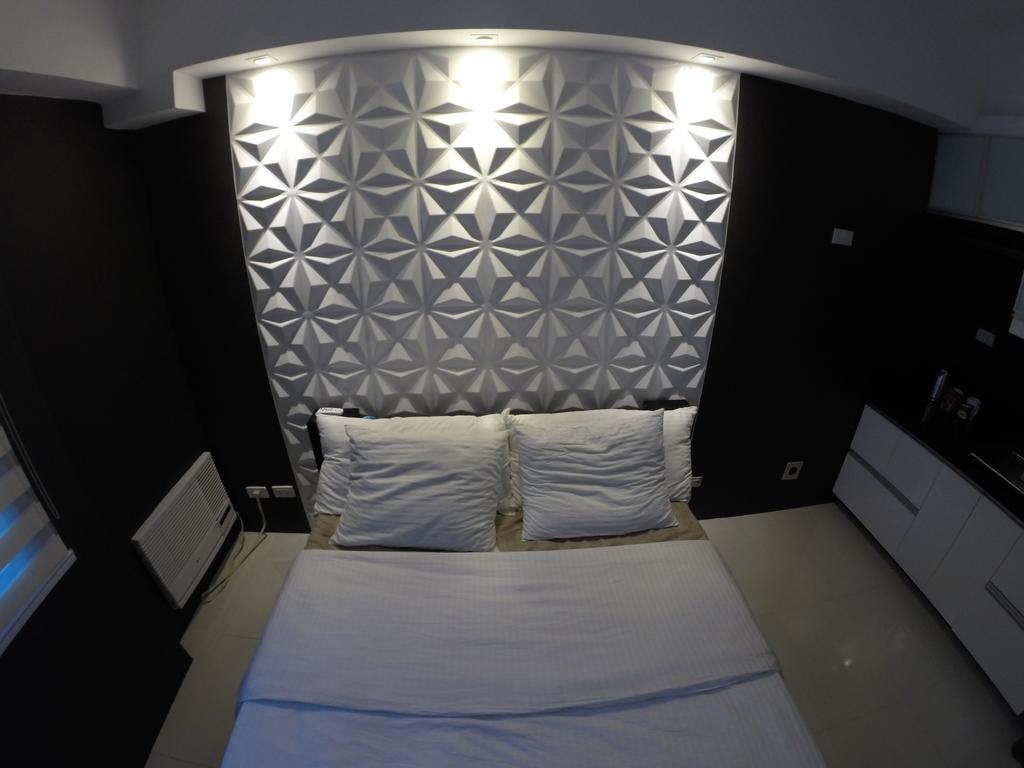 מנילה Burgundy Mckinley Place Service Apartment מראה חיצוני תמונה