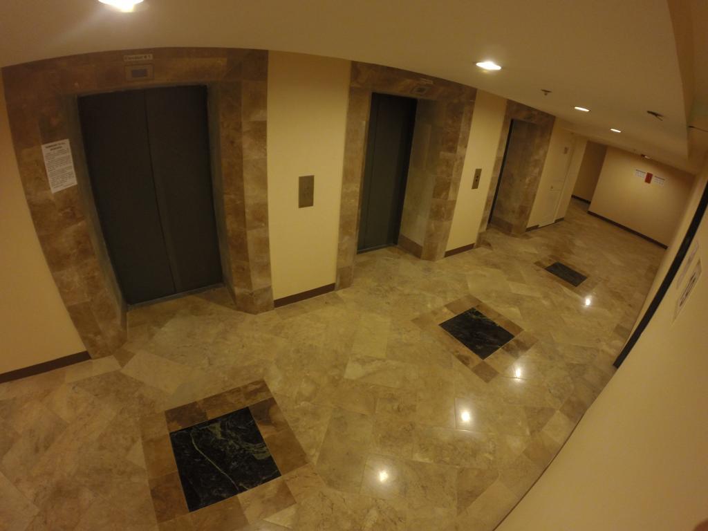 מנילה Burgundy Mckinley Place Service Apartment מראה חיצוני תמונה