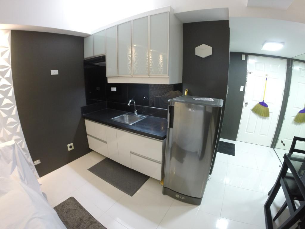 מנילה Burgundy Mckinley Place Service Apartment מראה חיצוני תמונה