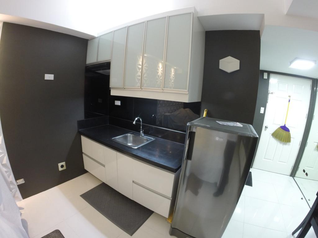 מנילה Burgundy Mckinley Place Service Apartment מראה חיצוני תמונה