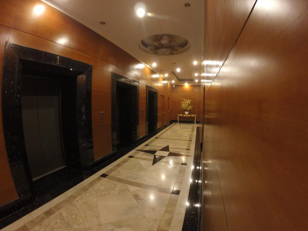 מנילה Burgundy Mckinley Place Service Apartment מראה חיצוני תמונה