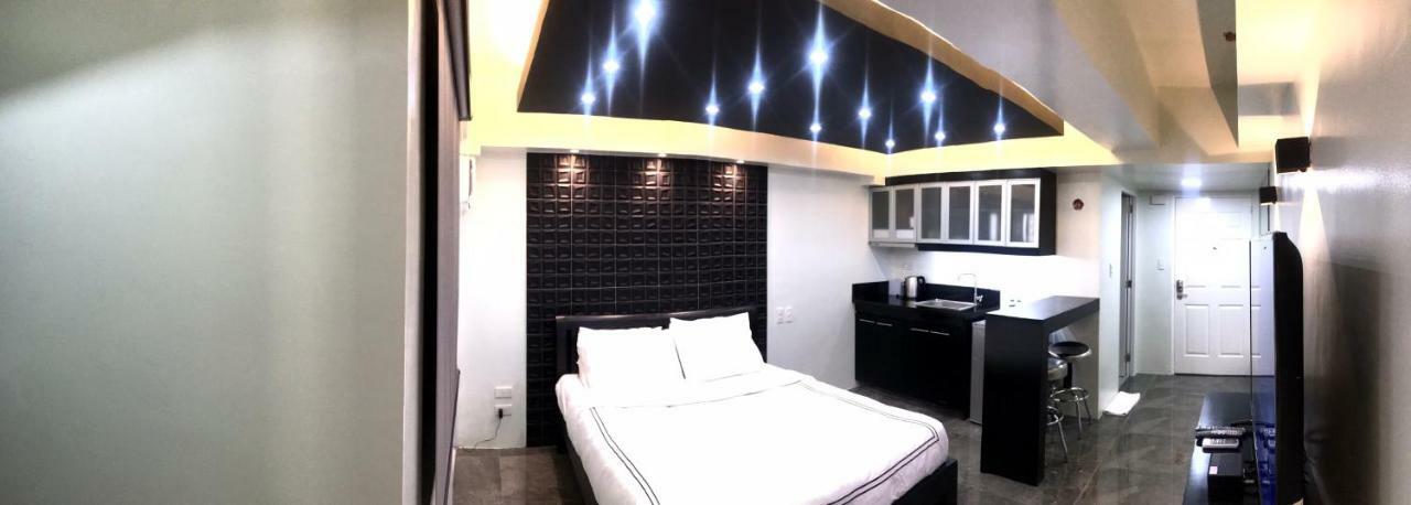 מנילה Burgundy Mckinley Place Service Apartment מראה חיצוני תמונה