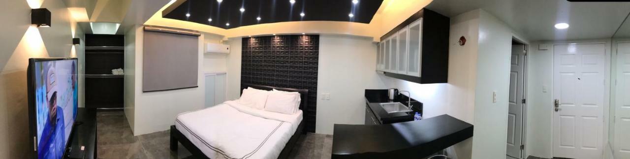 מנילה Burgundy Mckinley Place Service Apartment מראה חיצוני תמונה